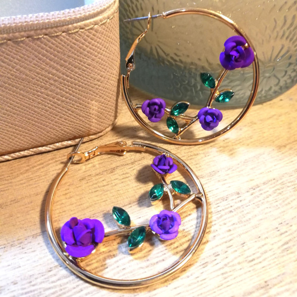 Boucles d'oreilles Créoles et roses violettes