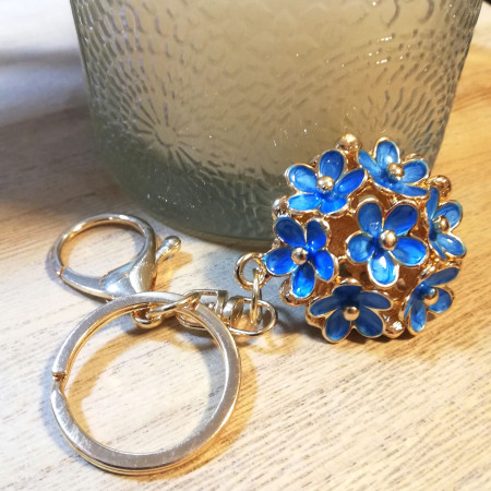 Porte-clés en métal et fleurs bleues - Bijoux tendance femme